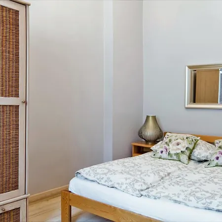 Apartament Chmielna Bis דירה *